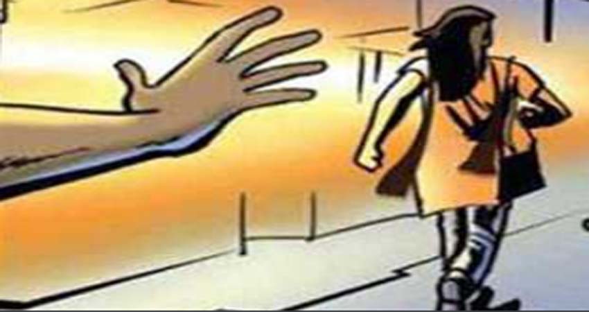 स्कूल घर जा रही बच्ची के कपड़े फाडक़र की छेड़छाड़! स्कूल घर जा रही बच्ची के कपड़े फाडक़र की छेड़छाड़!
